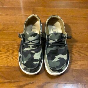 Great condition Hey dude shoes camo size 7 SKU 121417003￼ EU 38